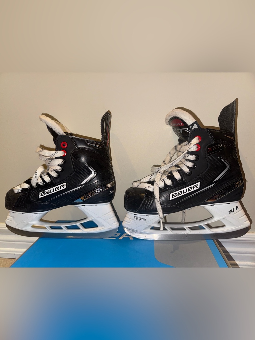 Bauer Vapor Youth Hockey Skates Size 2